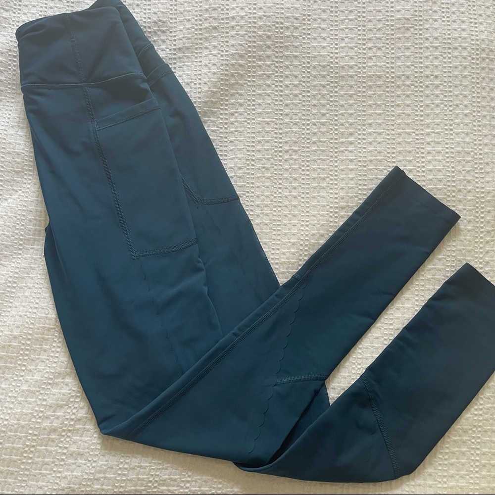 Victoria sport scalloped teal mesh leggings